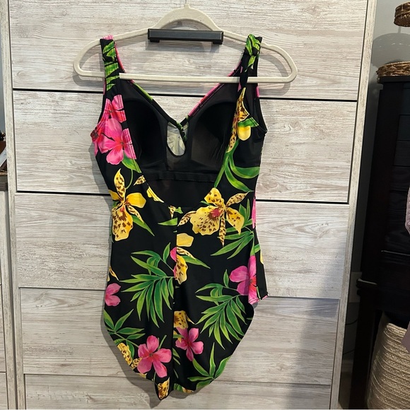 Beach Bay Black Floral One-Piece Swimsuit - size 16 - Picture 4 of 6